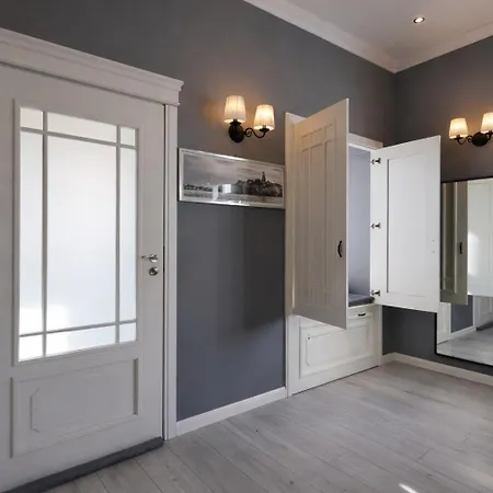 House Managers - Aura Apartment