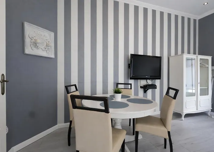Apartament House Managers - Aura